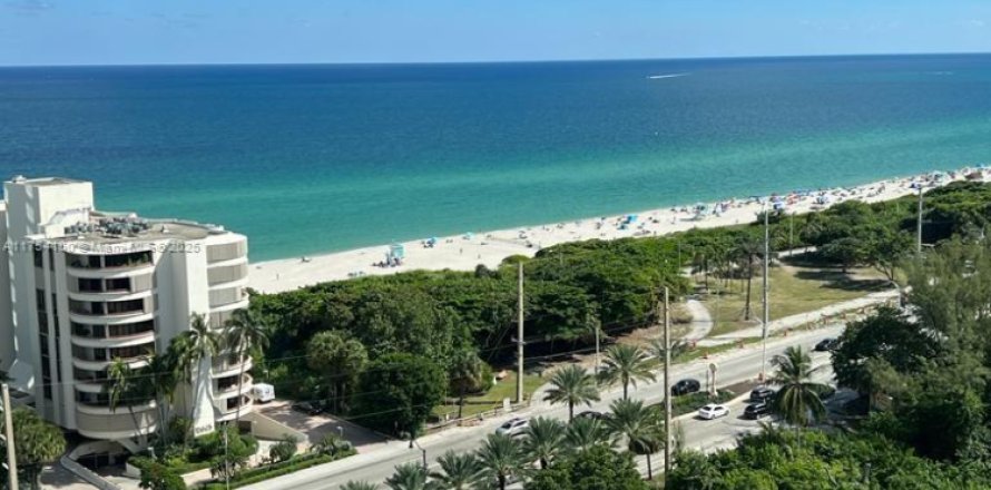 Кондоминиум с 2 спальнями в Санни-Айлс-Бич, Флорида № 1957575