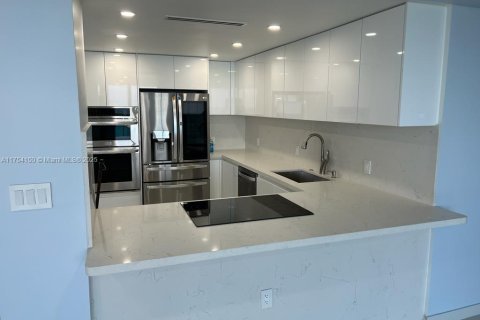 Купить кондоминиум в Санни-Айлс-Бич, Флорида 2 спальни, 126.07м2, № 1957575 - фото 11