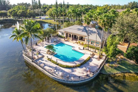 Снять в аренду кондоминиум в Ройял-Палм-Бич, Флорида 3 спальни, 109.16м2, № 1221211 - фото 1