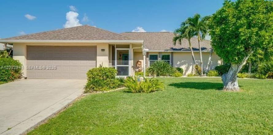 Casa en Cape Coral, Florida 4 dormitorios № 2179960