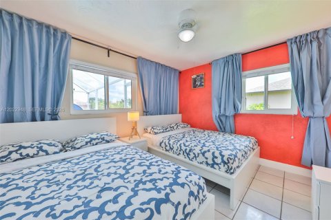 Casa en venta en Cape Coral, Florida, 4 dormitorios № 2179960 - foto 17