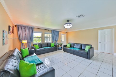 Casa en venta en Cape Coral, Florida, 4 dormitorios № 2179960 - foto 13