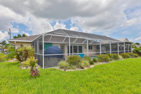 Casa en venta en Cape Coral, Florida, 4 dormitorios № 2179960 - foto 22