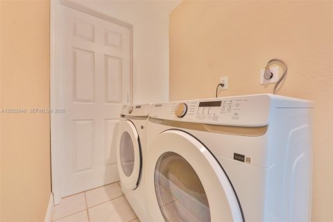 Casa en venta en Cape Coral, Florida, 4 dormitorios № 2179960 - foto 12