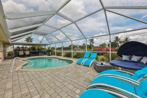 Casa en venta en Cape Coral, Florida, 4 dormitorios № 2179960 - foto 19