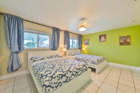 Casa en venta en Cape Coral, Florida, 4 dormitorios № 2179960 - foto 9