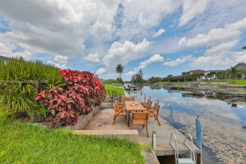Casa en venta en Cape Coral, Florida, 4 dormitorios № 2179960 - foto 24