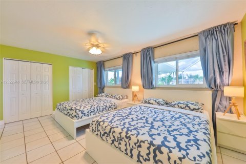 Casa en venta en Cape Coral, Florida, 4 dormitorios № 2179960 - foto 8
