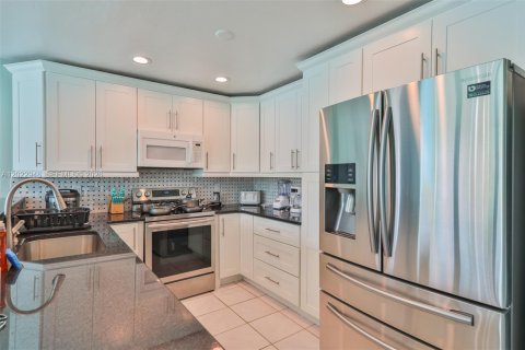 Casa en venta en Cape Coral, Florida, 4 dormitorios № 2179960 - foto 7