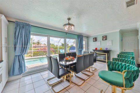 Casa en venta en Cape Coral, Florida, 4 dormitorios № 2179960 - foto 4