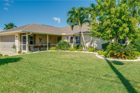 Casa en venta en Cape Coral, Florida, 4 dormitorios № 2179960 - foto 2