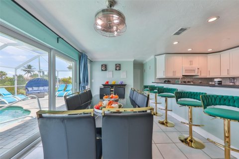 Casa en venta en Cape Coral, Florida, 4 dormitorios № 2179960 - foto 5