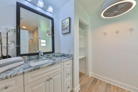 Casa en venta en Cape Coral, Florida, 4 dormitorios № 2179960 - foto 10