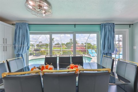 Casa en venta en Cape Coral, Florida, 4 dormitorios № 2179960 - foto 6
