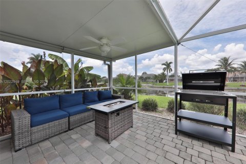 Casa en venta en Cape Coral, Florida, 4 dormitorios № 2179960 - foto 20