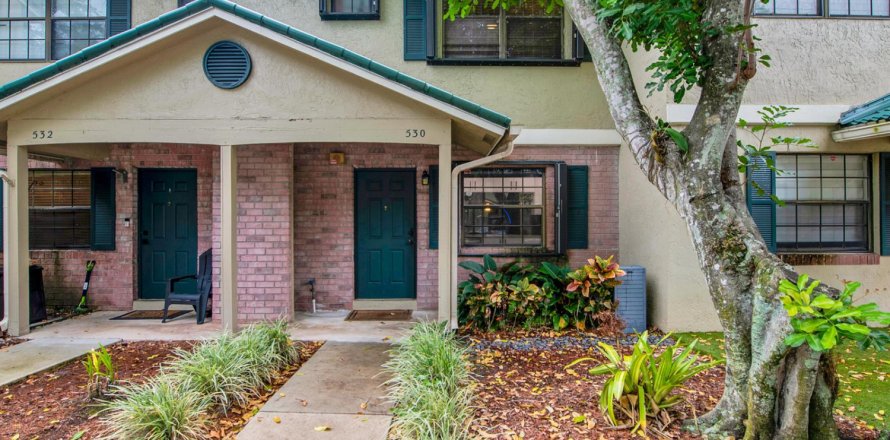 Townhouse in Plantation, Florida 2 bedrooms, 113.71 sq.m. № 2261154