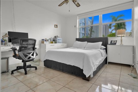 Copropriété à louer à North Miami Beach, Floride: 2 chambres, 122.45 m2 № 2025777 - photo 26
