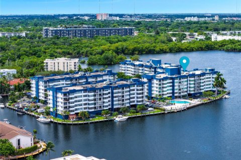 Copropriété à louer à North Miami Beach, Floride: 2 chambres, 122.45 m2 № 2025777 - photo 3