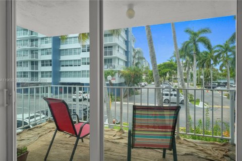 Copropriété à louer à North Miami Beach, Floride: 2 chambres, 122.45 m2 № 2025777 - photo 18