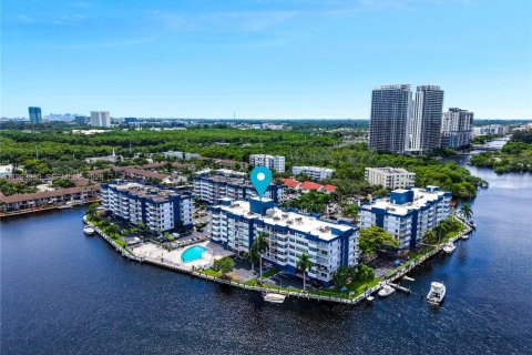 Condo à North Miami Beach, Floride, 2 chambres  № 2025777