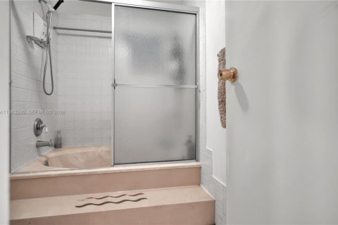 Copropriété à louer à North Miami Beach, Floride: 2 chambres, 122.45 m2 № 2025777 - photo 25