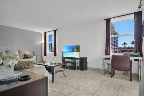 Copropriété à louer à North Miami Beach, Floride: 2 chambres, 122.45 m2 № 2025777 - photo 12