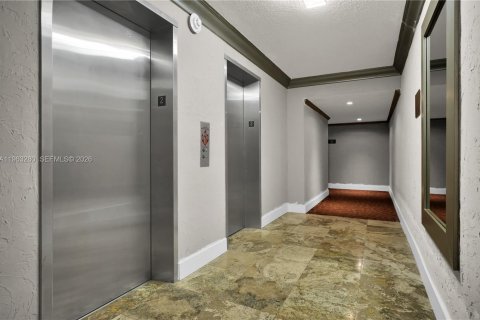 Copropriété à louer à North Miami Beach, Floride: 2 chambres, 122.45 m2 № 2025777 - photo 9