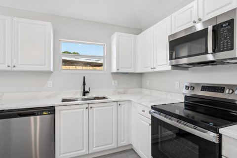 Villa ou maison à vendre à Stuart, Floride: 3 chambres, 130.62 m2 № 2077748 - photo 6