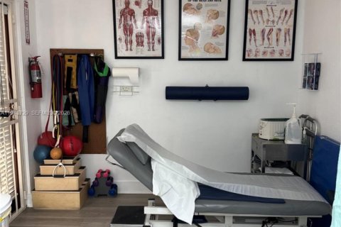 Купить коммерческую недвижимость в Хайалиа, Флорида № 2001932 - фото 3