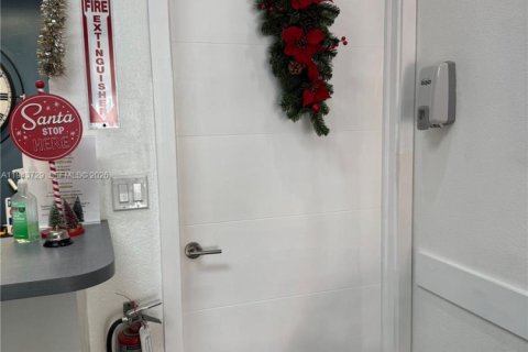 Купить коммерческую недвижимость в Хайалиа, Флорида № 2001932 - фото 2