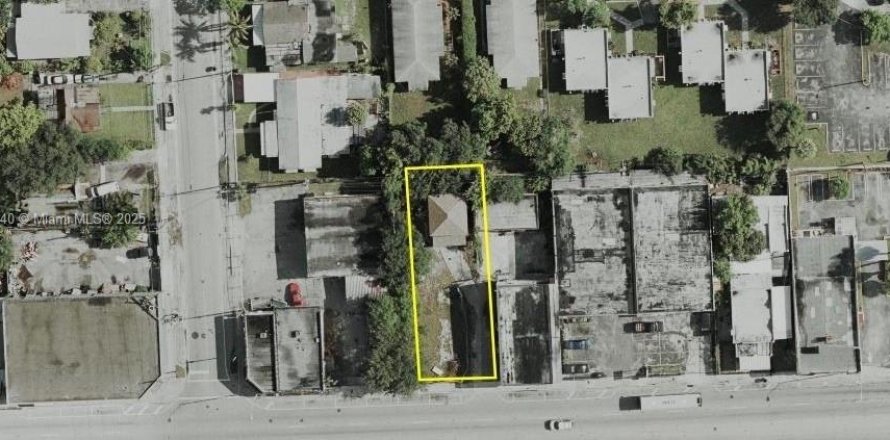 Commercial property in Miami, Florida № 1784054