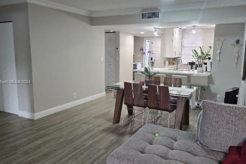 Condo in Coconut Creek, Florida, 2 bedrooms  № 1408441 - photo 5