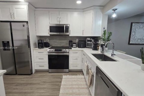 Condo in Coconut Creek, Florida, 2 bedrooms  № 1408441 - photo 4