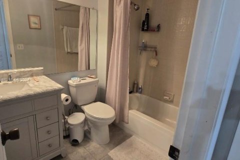 Condo in Coconut Creek, Florida, 2 bedrooms  № 1408441 - photo 17