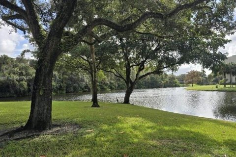 Condo in Coconut Creek, Florida, 2 bedrooms  № 1408441 - photo 24
