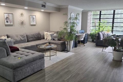 Condo in Coconut Creek, Florida, 2 bedrooms  № 1408441 - photo 8