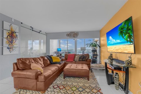 Condominio en venta en Hollywood, Florida, 2 dormitorios, 105.17 m2 № 1963597 - foto 9