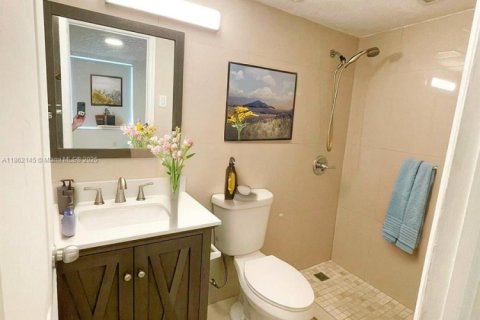 Condominio en alquiler en Hialeah, Florida, 3 dormitorios, 111.76 m2 № 1892639 - foto 12
