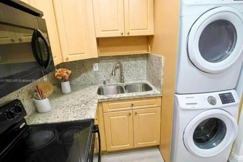 Condominio en alquiler en Hialeah, Florida, 3 dormitorios, 111.76 m2 № 1892639 - foto 10