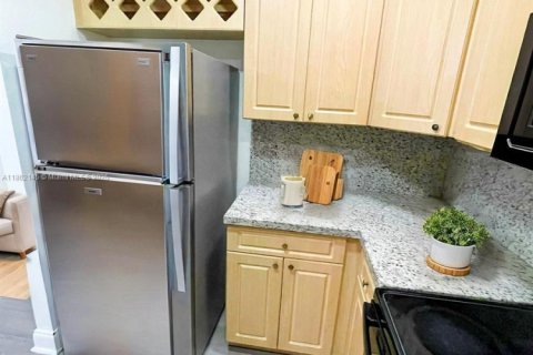 Condominio en alquiler en Hialeah, Florida, 3 dormitorios, 111.76 m2 № 1892639 - foto 9