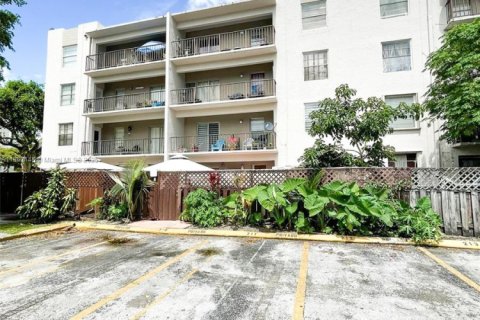 Condominio en alquiler en Hialeah, Florida, 3 dormitorios, 111.76 m2 № 1892639 - foto 1