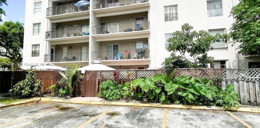Condominio en Hialeah, Florida, 3 dormitorios  № 1892639