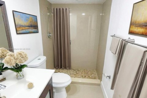 Condominio en alquiler en Hialeah, Florida, 3 dormitorios, 111.76 m2 № 1892639 - foto 11