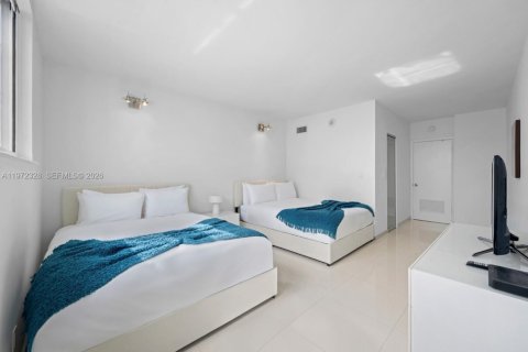 Condo in Sunny Isles Beach, Florida, 2 bedrooms № 2078889 - photo 12