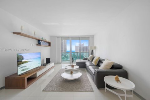 Condo in Sunny Isles Beach, Florida, 2 bedrooms № 2078889 - photo 4