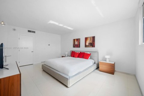 Condo in Sunny Isles Beach, Florida, 2 bedrooms № 2078889 - photo 10