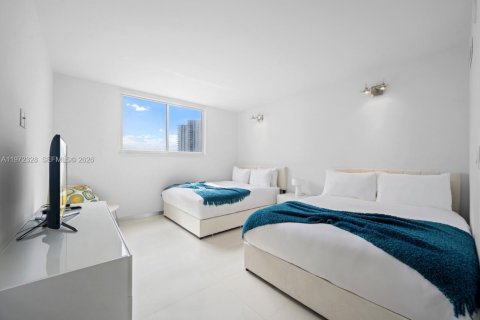Condo in Sunny Isles Beach, Florida, 2 bedrooms № 2078889 - photo 11