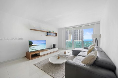 Condo in Sunny Isles Beach, Florida, 2 bedrooms № 2078889 - photo 2