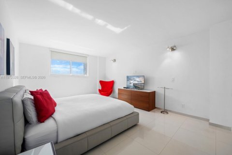 Condo in Sunny Isles Beach, Florida, 2 bedrooms № 2078889 - photo 9