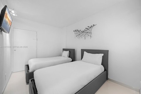 Condo in Sunny Isles Beach, Florida, 2 bedrooms № 2078889 - photo 13